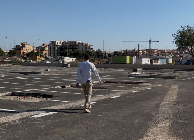 Las obras en el aparcamiento disuasorio junto al Centro Comercial La Rambla están paralizadas - 1, Foto 1