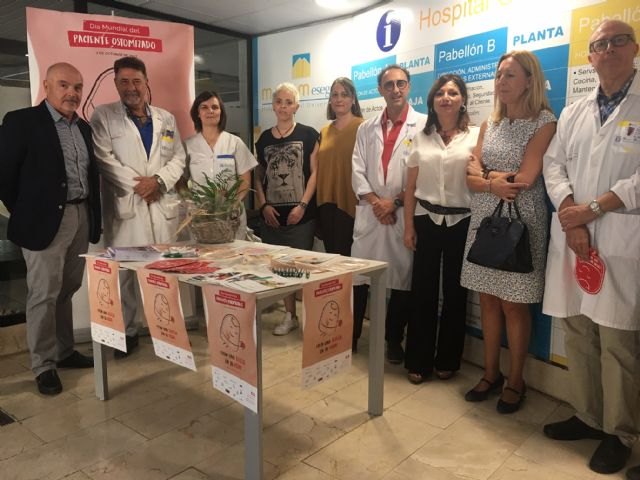 Salud se une a la campaña ´Pon una bolsa en tu vida´ para dar visibilidad a los pacientes ostomizados - 1, Foto 1