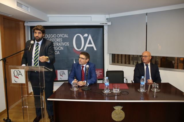 El presidente de la Comunidad inaugura la sede del Colegio Oficial de Gestores Administrativos de la Región - 3, Foto 3