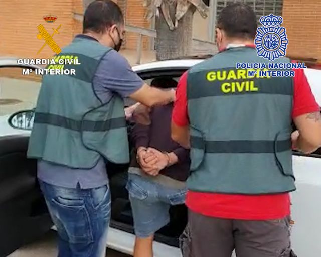 Guardia Civil y Policía Nacional detienen a cuatro personas y desarticulan una organización criminal dedicada a robar en áreas de descanso de la autovía A-7 - 1, Foto 1