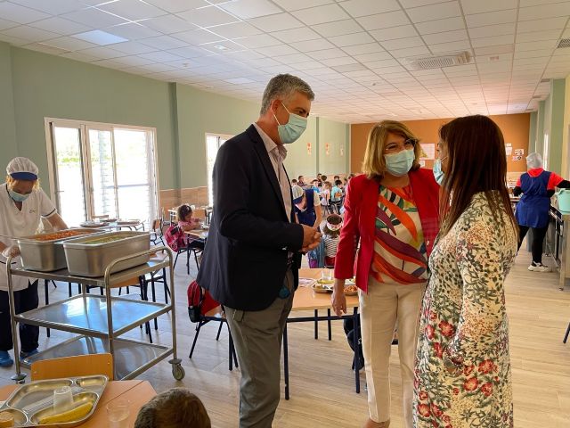 La consejera de Educación visita el comedor del CEIP Ciudad de la Paz, en la pedanía murciana de El Palmar - 1, Foto 1