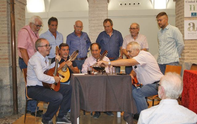 El Convento de la Merced acogió toda una clase magistral de historia en la presentación de Estirpes de titanes que terminó 'haciendo la baca' - 1, Foto 1