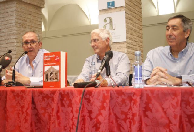 El Convento de la Merced acogió toda una clase magistral de historia en la presentación de Estirpes de titanes que terminó 'haciendo la baca' - 2, Foto 2