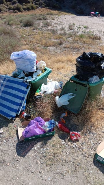 La coalición de Izquierdas (IU+P+AV) denuncia la acumulación de basuras en las playas de Calnegre - 1, Foto 1