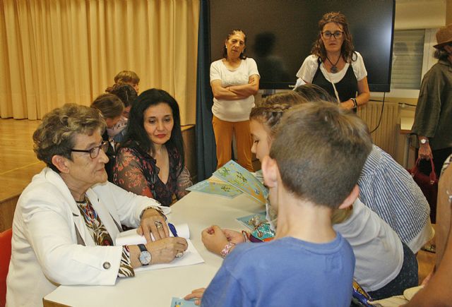 Pinzón y Azulita de Teresa Sánchez Laguna levanta el vuelo de la mano de alumnos y padres del CEIP Lucero de Valdepeñas - 4, Foto 4