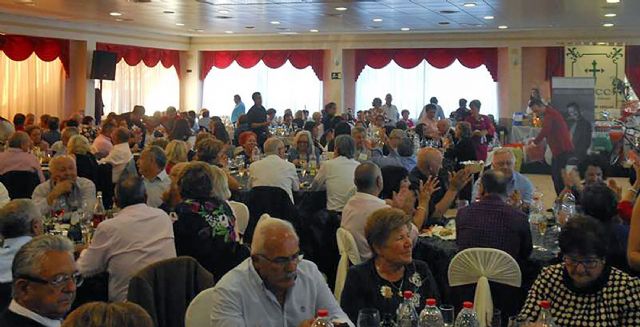 La tradicional comida benéfica de la junta local de la AECC reúne a más de 400 comensales - 2, Foto 2