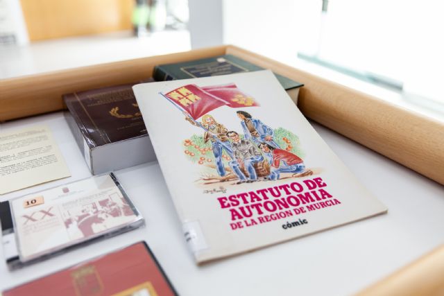 La Biblioteca Regional expone sus fondos para conmemorar los 40 años del Estatuto de Autonomía - 1, Foto 1