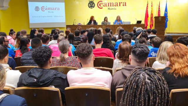 El Ayuntamiento ofrece asesoramiento sobre empleo y formación en la X Feria de Empleo Juvenil 'Talento Joven' - 3, Foto 3