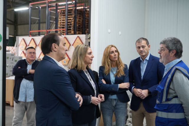 El Gobierno regional apoya al Banco de Alimentos del Segura convertido en centro de recogida de ayudas para los afectados por la Dana en Valencia - 1, Foto 1