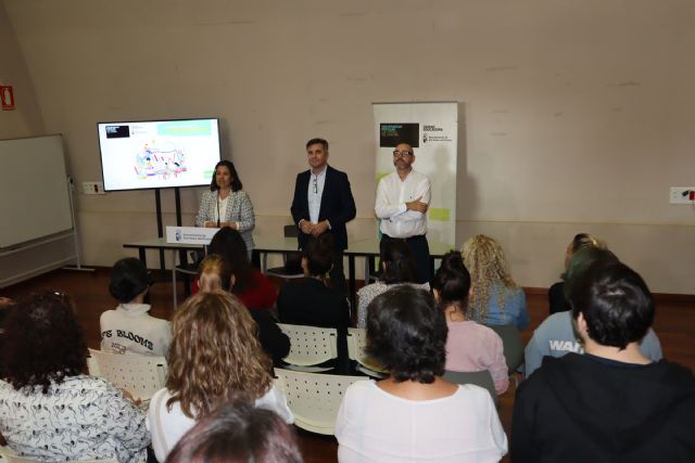 La Universidad Popular ha presentado los cursos de preparación para las oposiciones al SMS - 1, Foto 1