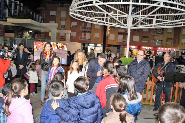 Desde ayer tarde Alcantarilla ya luce su alumbrado navideño y se presentó la programación de Navidad Cultural - 3, Foto 3