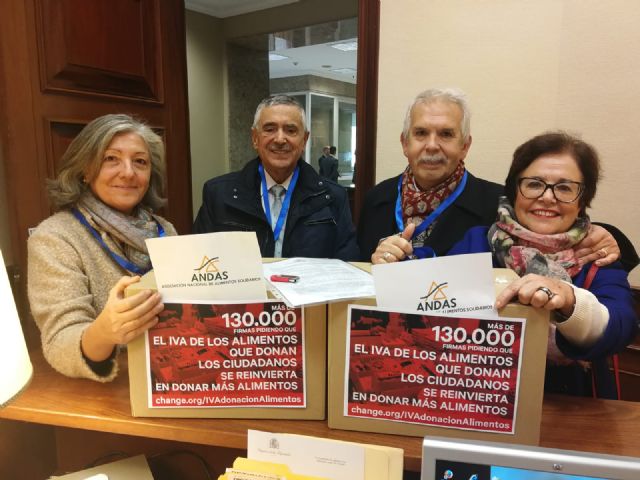 130.000 firmas de adhesión a la iniciativa sobre el IVA de la donación de alimentos - 2, Foto 2