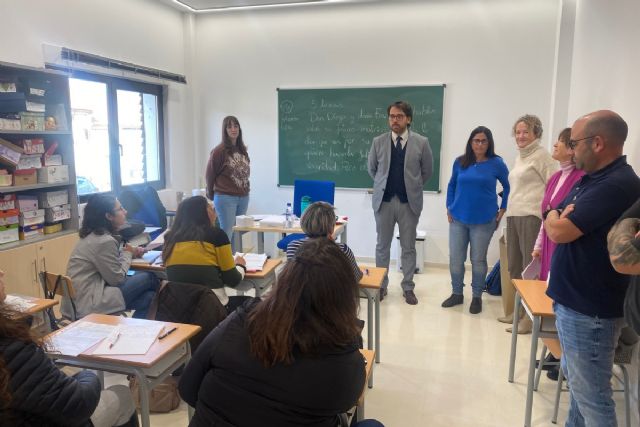 Vecinos de El Llano y El Estrecho de San Ginés inician el programa Conecta ADLE para superar las pruebas de acceso de la ESO, grado medio y competencias clave - 1, Foto 1