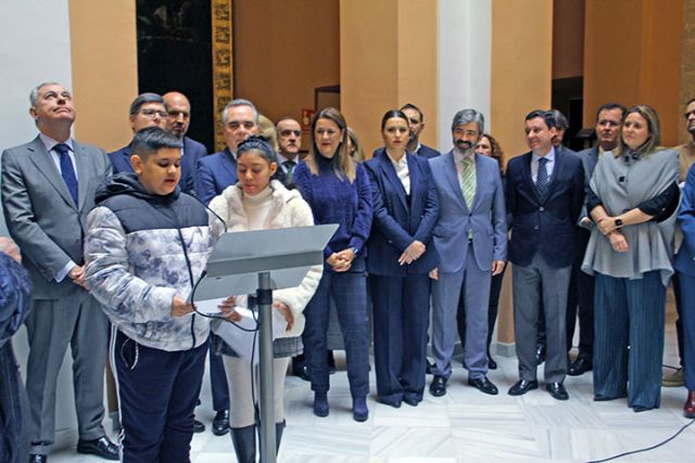 Sevilla. El Ayuntamiento de Sevilla celebra el acto de homenaje a la Bandera de Andalucía 47 años después de las masivas manifestaciones por la Autonomía - 2, Foto 2