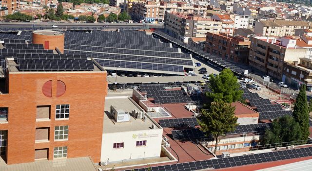 Las placas fotovoltaicas instaladas en el hospital Virgen de la Arrixaca evitarán la emisión de 400 toneladas de dióxido de carbono al año - 1, Foto 1