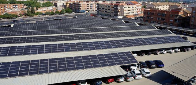 Las placas fotovoltaicas instaladas en el hospital Virgen de la Arrixaca evitarán la emisión de 400 toneladas de dióxido de carbono al año - 2, Foto 2