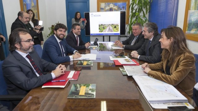 López Miras: El Gobierno de España está dando respuesta a demandas históricas de la Región en materia de infraestructuras - 1, Foto 1