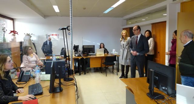 Marín visita el SEF para coordinar con su directora actuaciones en materia de educación y empleo - 2, Foto 2