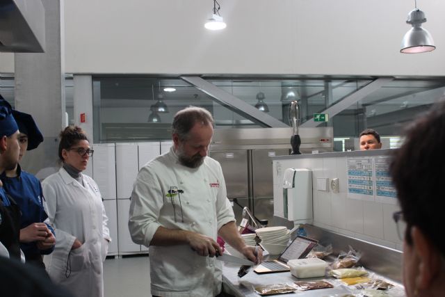 El estrella Michelin Xosé Cannas comparte fogones con los alumnos de Gastronomía de la UCAM - 1, Foto 1