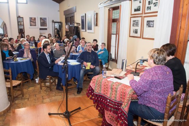 El Bazar de las Letras celebra un Encuentro con la poeta Vega Cerezo para conmemorar el Dia Internacional de la Mujer - 1, Foto 1