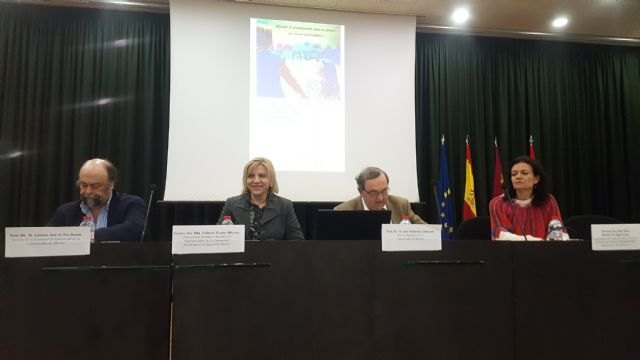 Familia desarrolla un programa intergeneracional entre universitarios y mayores que fomenta el envejecimiento activo - 1, Foto 1