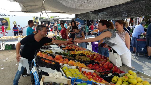 La concejalía de Comercio anima a los interesados en contar con un puesto en el mercado semanal o en la Plaza de Abastos a presentar sus solicitudes en la sede de la OMIC - 1, Foto 1