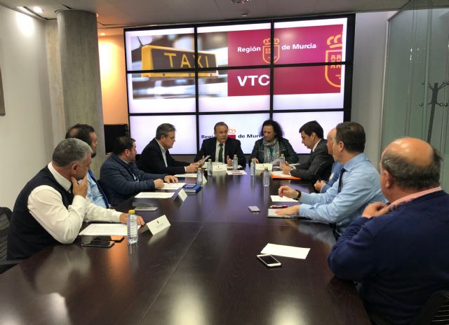 Las sanciones a los vehículos VTC sin licencia pueden alcanzar los 1.000 euros y 400 en el caso de que no muestren el distintivo regional - 1, Foto 1