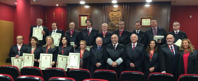 El Colegio de Abogados entrega la medalla de oro de la institución a los colegiados con 50 años de ejercicio - 1, Foto 1