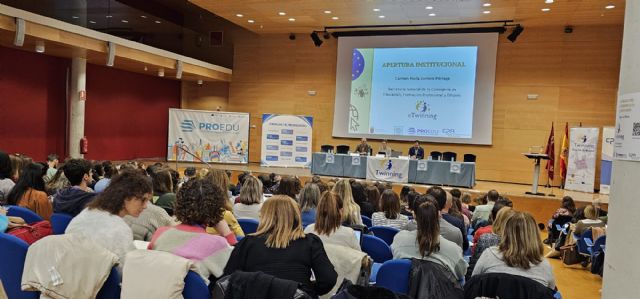 Más de 200 docentes participan en la jornada eTwinning que promueve el intercambio y la colaboración entre centros europeos - 2, Foto 2