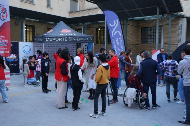 La Asociación B-Life, Cruz Roja Juventud, la Federación de Surf de la Región de Murcia y el Consejo Superior de Deportes promoverán la conciencia medioambiental y la inclusión social en las escuelas, a través del deporte - 2, Foto 2