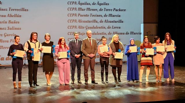 23 estudiantes reciben los premios extraordinarios de enseñanzas artísticas profesionales, superiores y ESO para adultos - 2, Foto 2