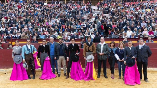 El presidente de la Comunidad asiste al XXV Festival Taurino Picado de la AECC - 2, Foto 2