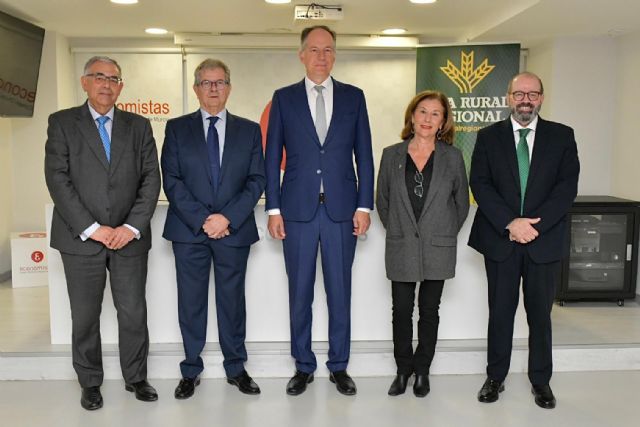 El Colegio de Economistas y Caja Rural Regional firman un convenio para facilitar la financiación ágil y flexible de actividades profesionales en todos los sectores productivos - 1, Foto 1