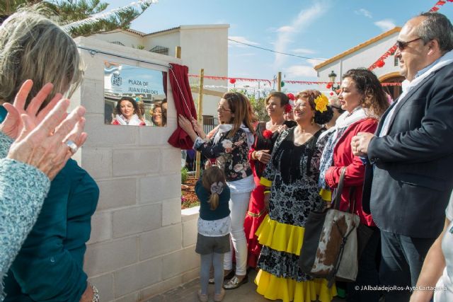 Los vecinos de la Azohia estrenan la plaza Juan Paredes con una Cruz de Mayo - 1, Foto 1