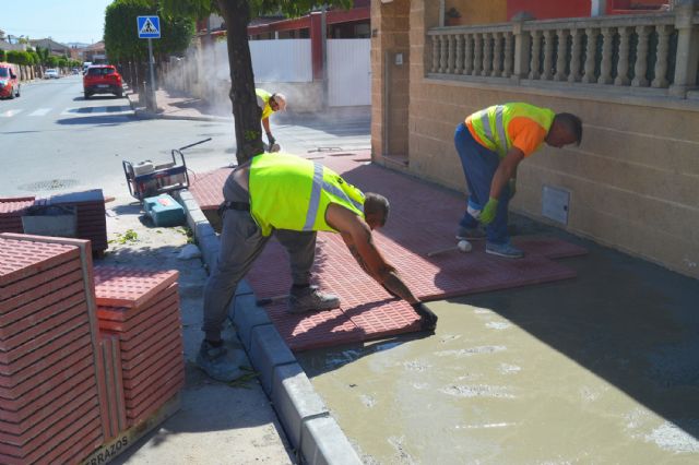 El plan de renovación urbana de Las Torres de Cotillas trabaja ya en las aceras de la avenida Juan Carlos I - 2, Foto 2
