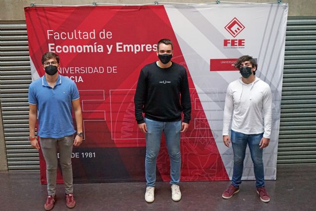 Cuatro grupos de estudiantes de la Facultad de Economía y Empresa de la UMU finalistas en el juego de simulación empresarial de Business Talents - 1, Foto 1