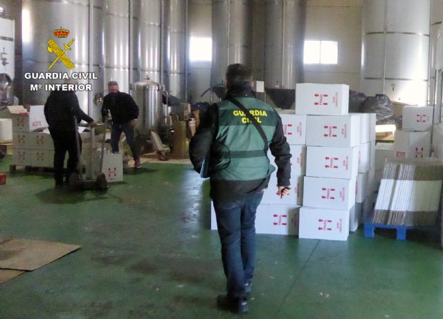 La Guardia Civil detiene a tres personas por elaborar aceites vegetales no aptos para el consumo humano - 2, Foto 2
