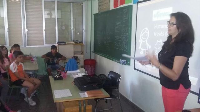 Continúan las Jornadas de Concienciación Escolar sobre la Tenencia de Animales de Compañía en el CEIP Comarcal-Deitania, Foto 1