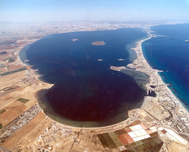 El cambio climático y el Mar Menor, protagonistas de una mesa redonda en El Luzzy - 1, Foto 1