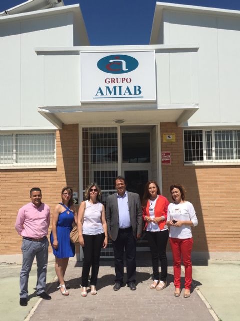 Candidatos del PP al Congreso y al Senado visitan la empresa de reciclaje Amiab - 1, Foto 1