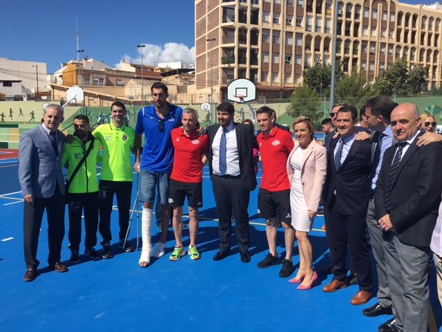 José Ángel Antelo apadrina la inauguración de las zonas comunes deportivas de los institutos Ros Giner e Ibáñez Martín de Lorca - 3, Foto 3