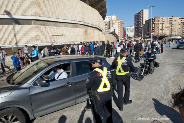 Dispositivo especial de la Policía Local para garantizar la seguridad vial durante el partido del Cartagena - 1, Foto 1