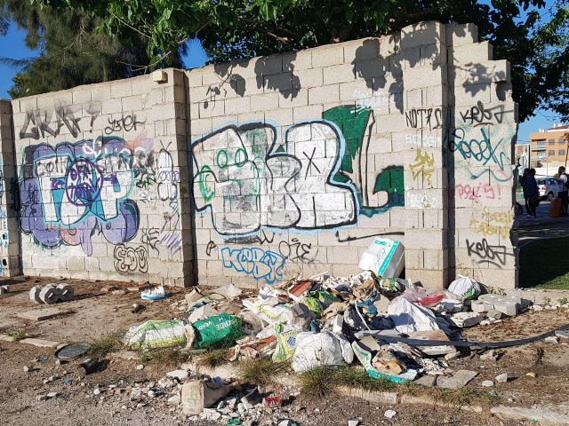 Retiran el gigantesco monoposte publicitario de las antiguas cocheras de San Pío tras la denuncia de Ahora Murcia - 5, Foto 5