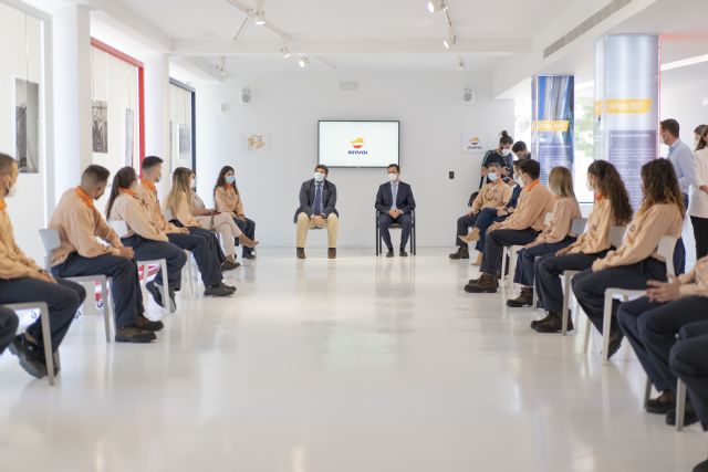 La refinería recibe a 15 nuevos estudiantes de FP Dual que se formarán en sus instalaciones - 1, Foto 1