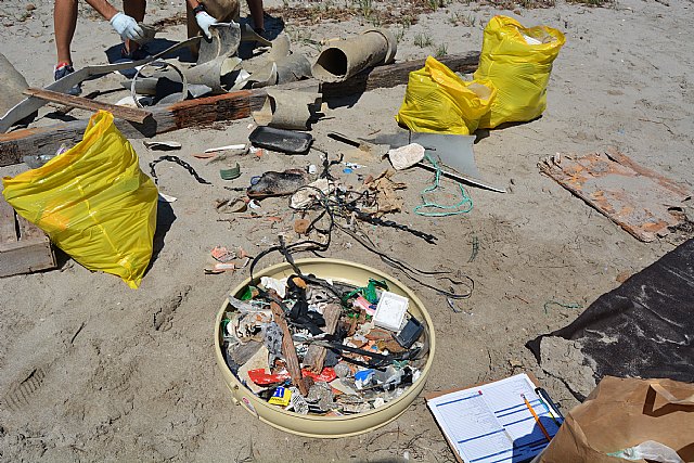 La caleta del Estacio (La Manga) con 500 kgs menos de basura - 3, Foto 3