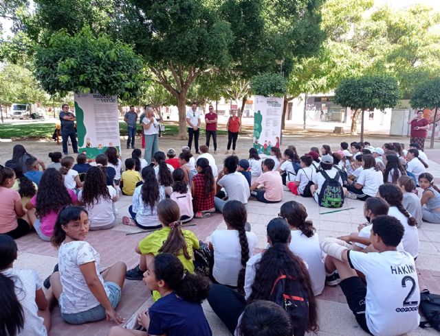 Escolares de cinco centros conmemoran el Día del Medio Ambiente con una plantación de árboles en el jardín José Antonio Camacho de Santiago el Mayor - 1, Foto 1