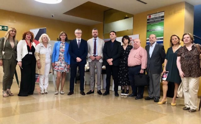 El consejero en funciones de Salud destaca las medidas dirigidas a jóvenes en la inauguración de las Jornadas 'Salud Mental en jóvenes' organizadas por Cruz Roja - 2, Foto 2