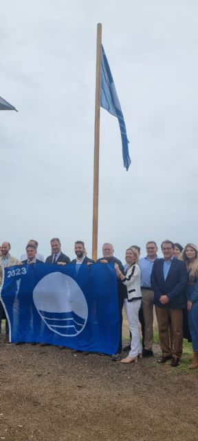 El edil de Turismo en funciones recoge las banderas azules que ondearán en las playas aguileñas - 3, Foto 3