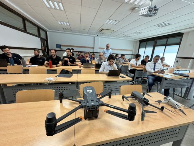 Expertos de DJI imparten formación en el UCAM Drone Hub - 1, Foto 1