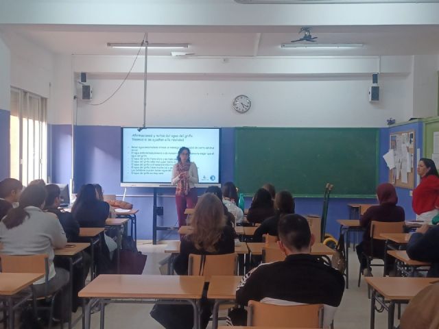 Más de 300 alumnos de Primaria participan en la iniciativa 'Bebe agua con grifo', consolidando su alcance dentro del ámbito educativo Más de 300 alumnos de Primaria participan en la iniciativa 'Bebe agua con grifo', consolidando su alcance dentro del ámbito educativo